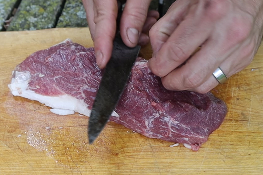 Cutting lamb or goat tartare
