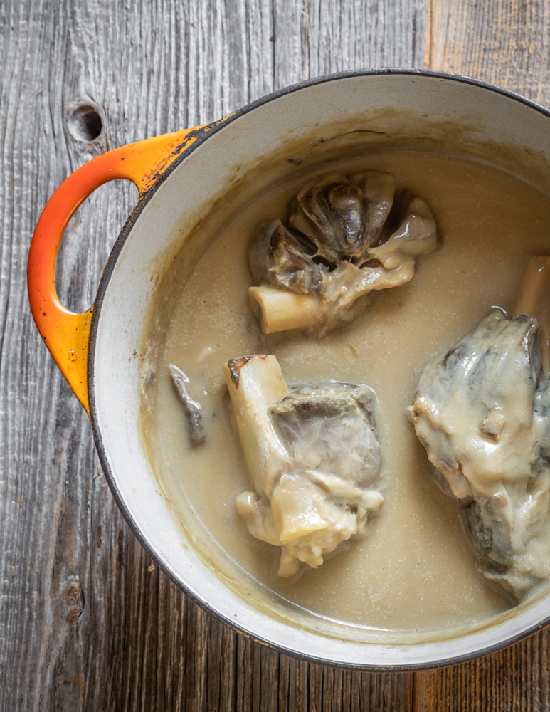 Lamb shanks with white wine garlic sauce